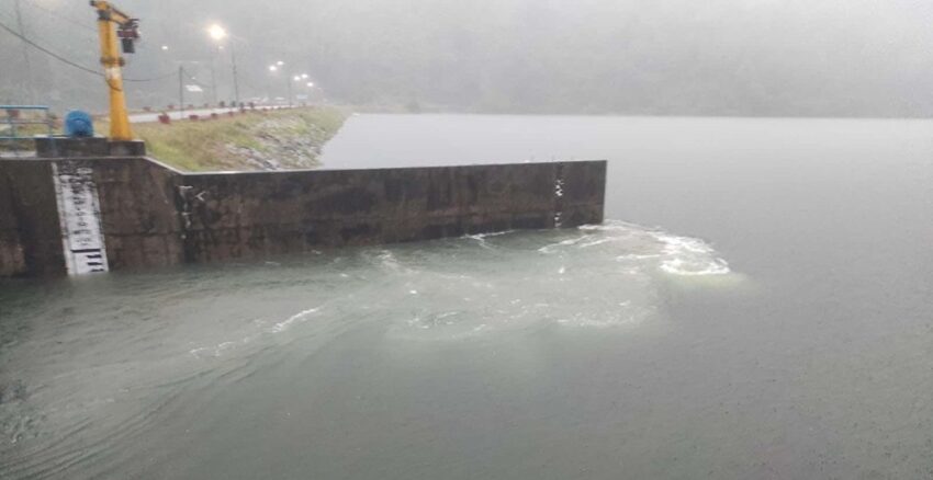 कुलेखानी जलाशयको पानीको सतह तीव्र गतिमा बढ्दै