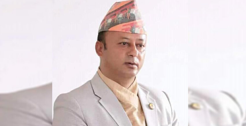 पूर्वमन्त्री दीपक खड्का पक्राउ