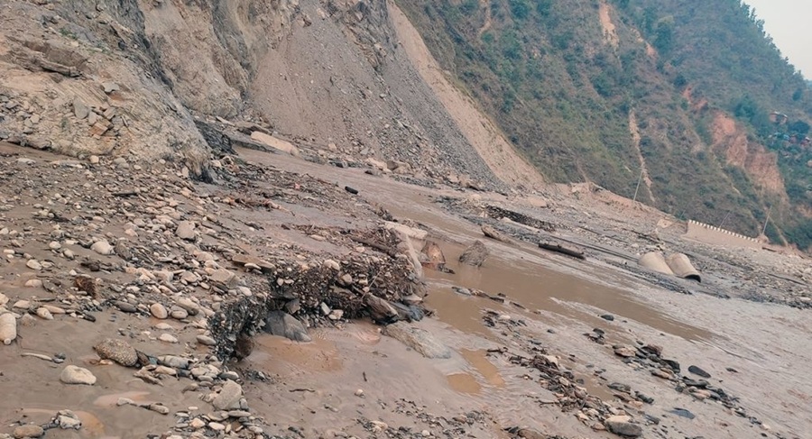 महेन्द्र र बीपी राजमार्ग अवरुद्ध
