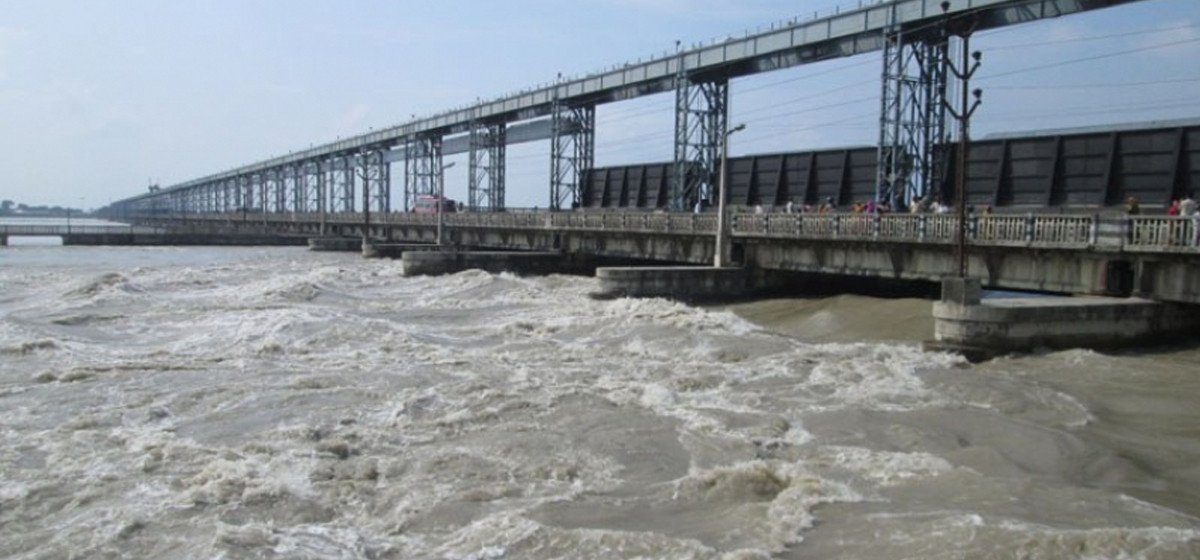 महाकालीमा पानी बढेपछि सवारी आवतजावतमा रोक