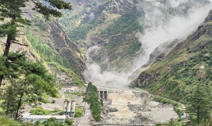 रसुवागढीमा खस्यो सुख्खा पहिरो