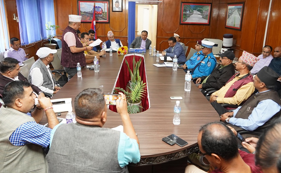 चाडबाड लक्षित यातायात व्यवस्थापनबारे मन्त्री घिसिङको निर्देशन