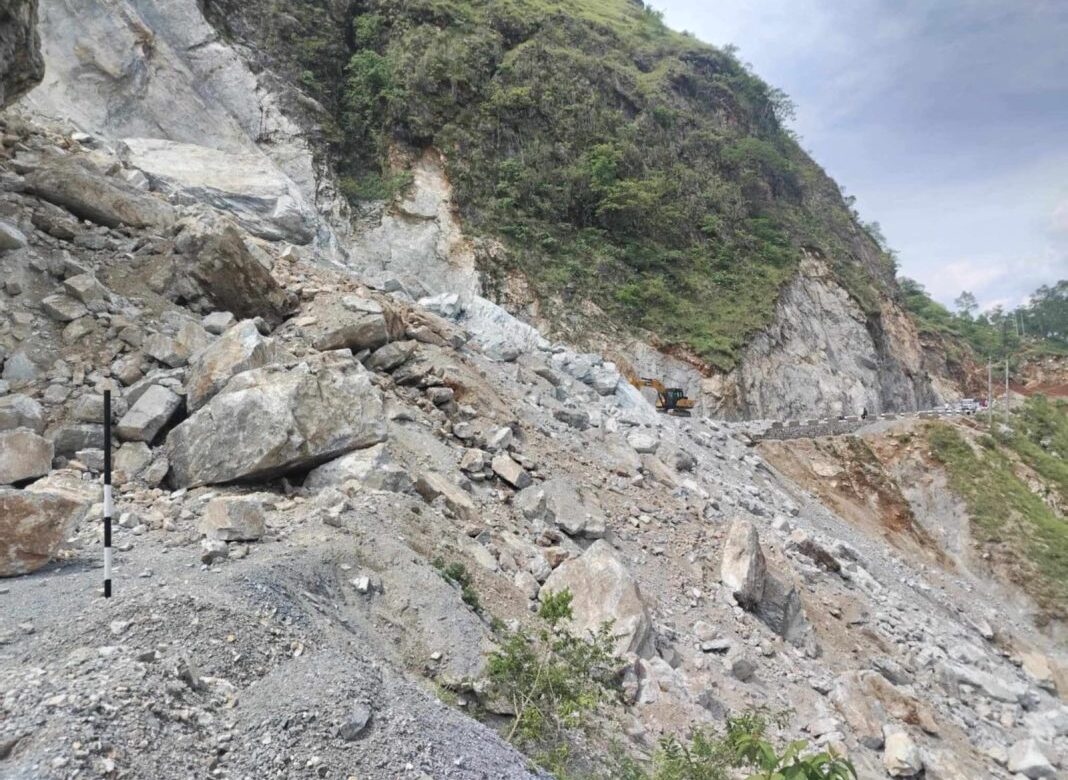 कालीगण्डकी करिडोर सडक अवरुद्ध