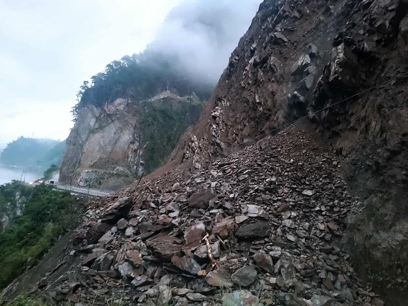 जोखीम हेरेर सडक बन्द गराउन आग्रह
