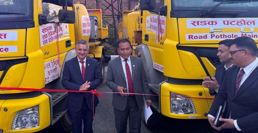 खाल्डाखुल्डी पुर्न सडक एम्बुलेन्स सञ्चालनमा