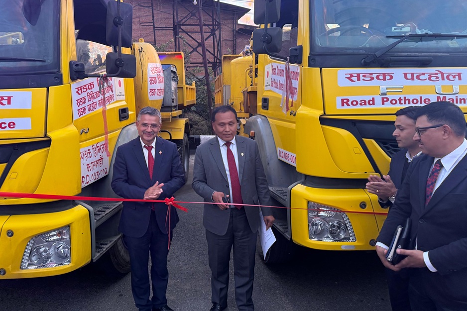 खाल्डाखुल्डी पुर्न सडक एम्बुलेन्स सञ्चालनमा