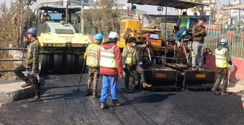 धोवीखोला नदी करिडोर सडक मर्मत धमाधम